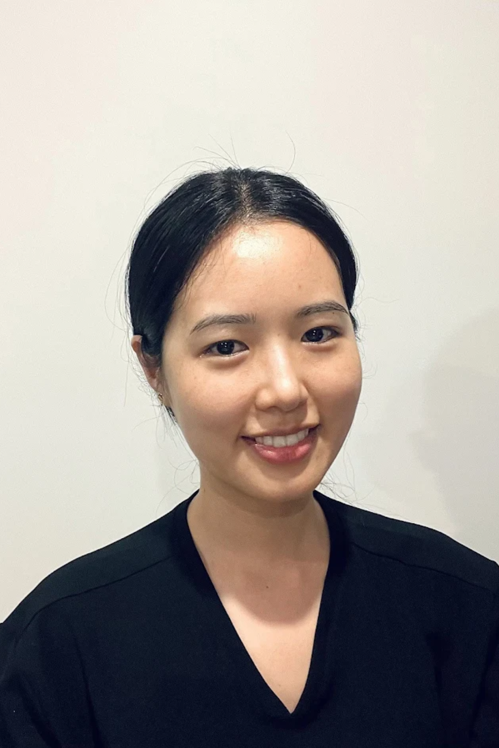 Associate Dentist Dr. Amy Min Dr. Amy Min brings a gentle, detail-oriented approach to dentistry, with a strong focus on communication and trust. She enjoys working with patients of all ages and is particularly skilled in helping children feel safe and comfortable during their visits. Dr. Min believes in delivering high-quality care through thorough planning and personalised attention. Her warm nature and steady guidance help patients feel confident throughout their dental experience.